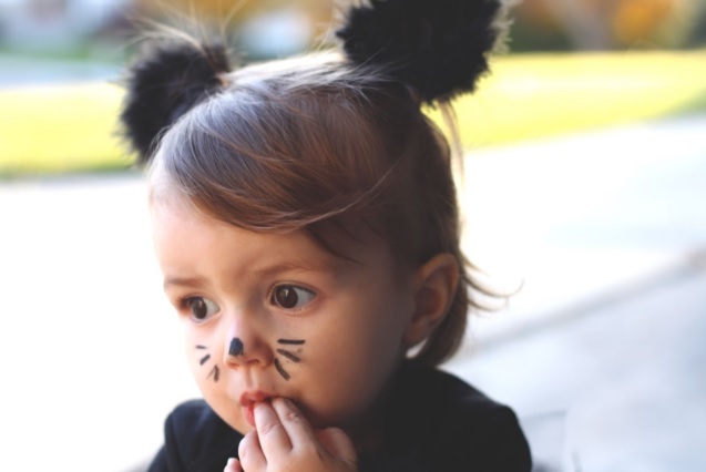 source of image: http://www.doityourselfdivas.com/2012/10/diy-black-cat-costume.html